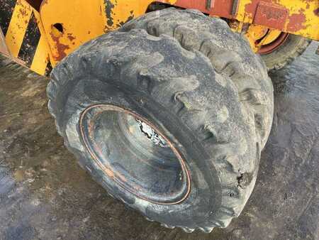 Pelle sur pneus 1982 Poclain P60 (25)