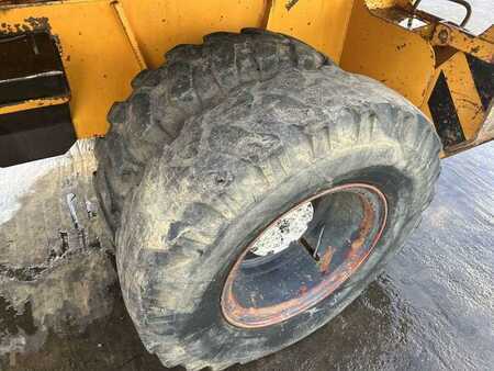 Pelle sur pneus 1982 Poclain P60 (27)