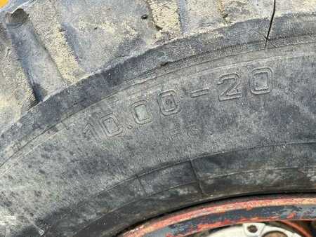 Pelle sur pneus 1982 Poclain P60 (29)