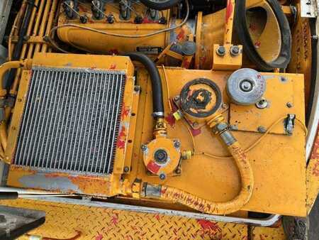 Pelle sur pneus 1982 Poclain P60 (33)