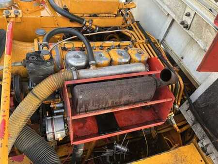 Pelle sur pneus 1982 Poclain P60 (39)