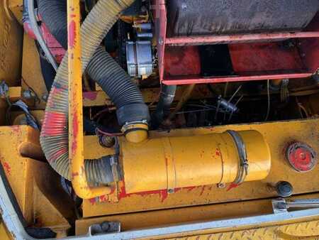 Pelle sur pneus 1982 Poclain P60 (40)