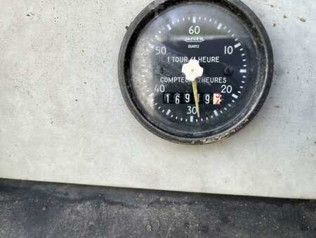 Pelle sur pneus 1982 Poclain P60 (49)