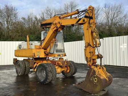 Pelle sur pneus 1982 Poclain P60 (8)