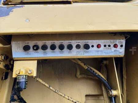 Beltelaster 1982 Caterpillar 953 (30)