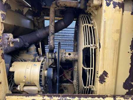 Beltelaster 1982 Caterpillar 953 (35)