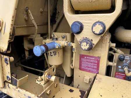 Beltelaster 1982 Caterpillar 953 (38)