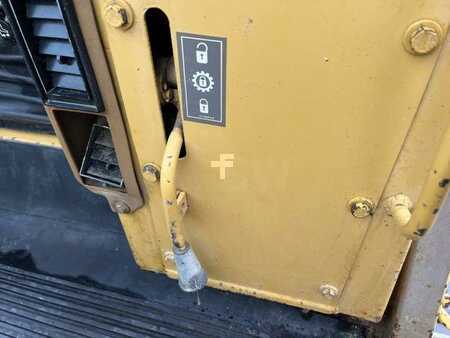 Beltelaster 1982 Caterpillar 953 (45)