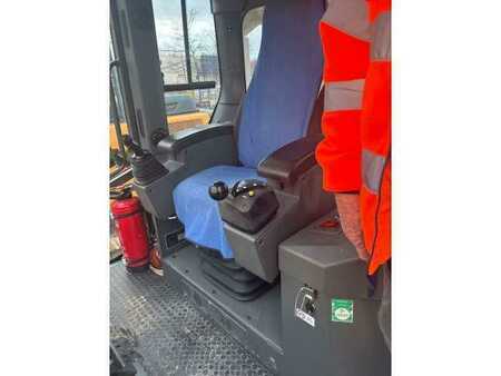 Nakládací pásová vozidla 2023 Liebherr LR636 (12)