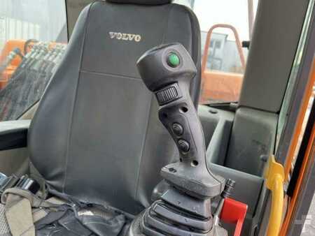 Mobilní bagry 2012 Volvo EW140D (49)