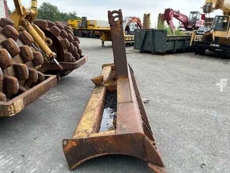 Miscelaneo 1978 Caterpillar 825 + porte engins (13)