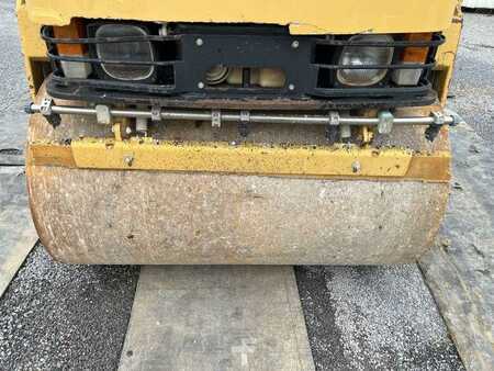 Fåren ruller 2003 Caterpillar CB225D (11)