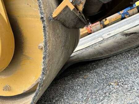 Fåren ruller 2003 Caterpillar CB225D (14)