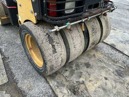 Fåren ruller 2003 Caterpillar CB225D (21)