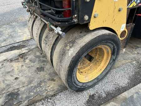 Fåren ruller 2003 Caterpillar CB225D (23)