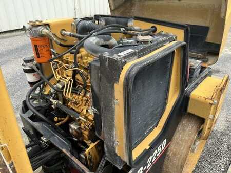 Fåren ruller 2003 Caterpillar CB225D (30)