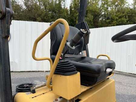 Fåren ruller 2003 Caterpillar CB225D (34)