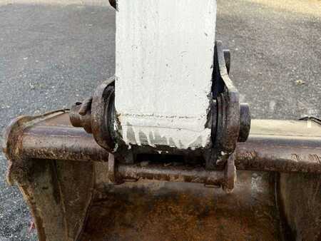 Lánctalpas kotrógép 2007 Takeuchi TB180FR (14)