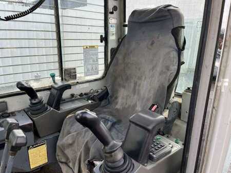 Lánctalpas kotrógép 2007 Takeuchi TB180FR (44)