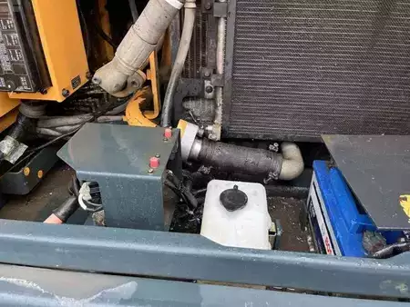 Pelles sur chenilles 2010 Hyundai ROBEX140LC-9 (29)