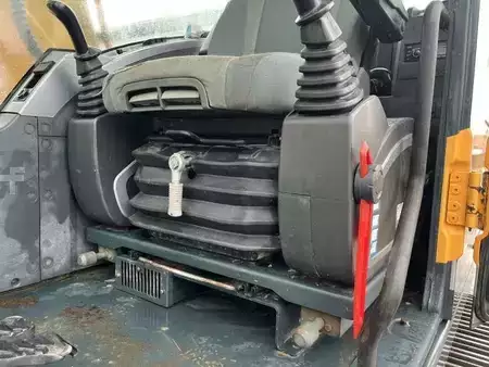 Pelles sur chenilles 2010 Hyundai ROBEX140LC-9 (31)