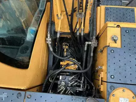 Pelles sur chenilles 2010 Hyundai ROBEX140LC-9 (47)