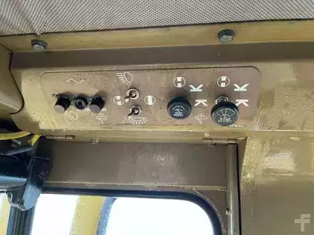 Chargeuse sur chenilles 1982 Caterpillar 953 (50)