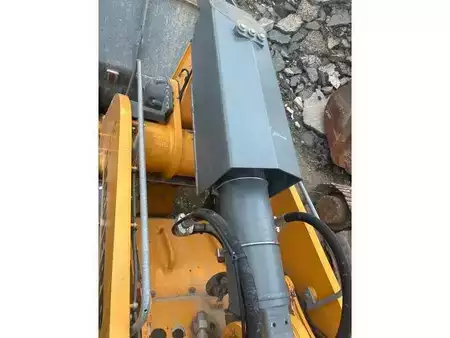 Cargadoras sobre orugas 2023 Liebherr LR636 (9)