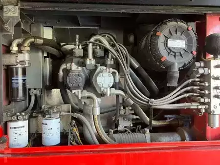 Překládací bagry  2018 Liebherr R922LC (12)
