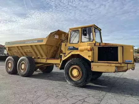 Artikulerte dumpere 1989 Volvo A25 6X4 (1)