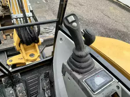 Mini pelle 2016 Caterpillar 302.7DCR (46)