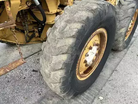 Równiarki 1984 Caterpillar 120G (15)