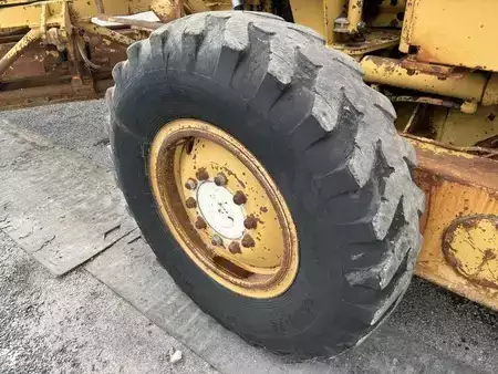 Równiarki 1984 Caterpillar 120G (16)