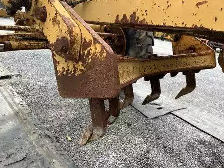 Równiarki 1984 Caterpillar 120G (25)