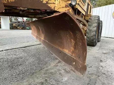 Równiarki 1984 Caterpillar 120G (28)