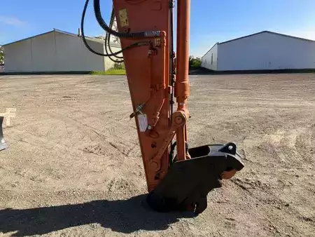 Escavadora de rodas 2022 Hitachi ZX180W-7 (5)