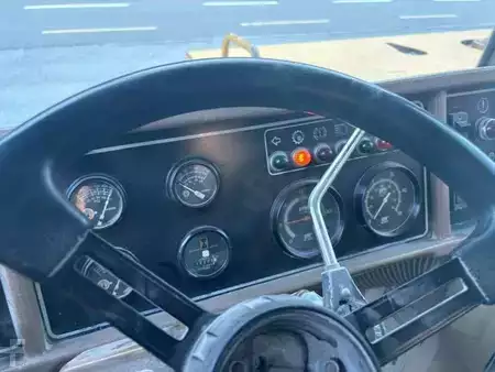 Kink Dumprar 2000 Caterpillar D30D (33)