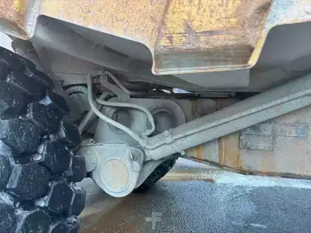 Kink Dumprar 2000 Caterpillar D30D (35)