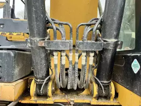 Koparki gąsienicowe 2015 Caterpillar 324ELN (19)