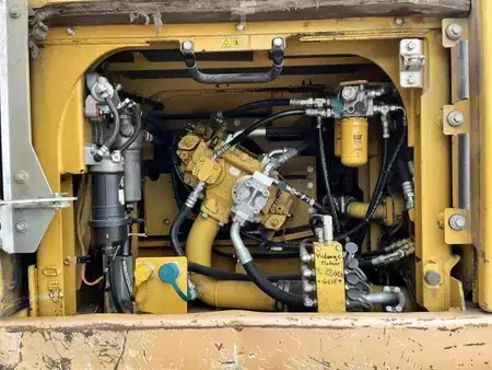 Koparki gąsienicowe 2015 Caterpillar 324ELN (32)