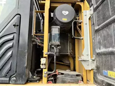 Koparki gąsienicowe 2015 Caterpillar 324ELN (41)