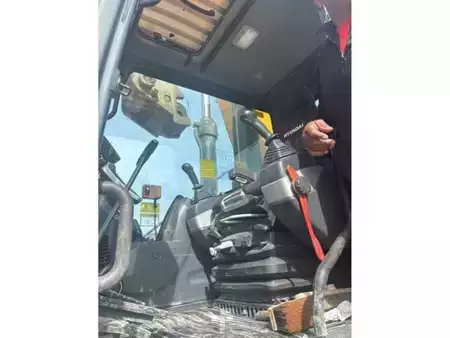 Purkukaivinkoneet 2017 Hyundai HX520L (18)