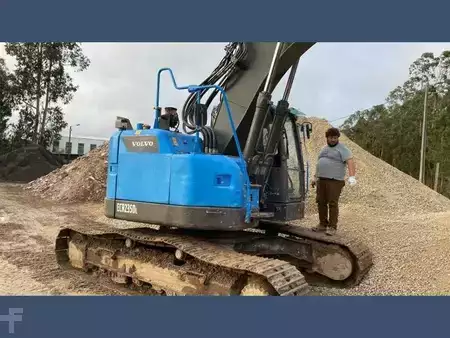 Excavadoras de cadenas 2013 Volvo ECR235DL (4)