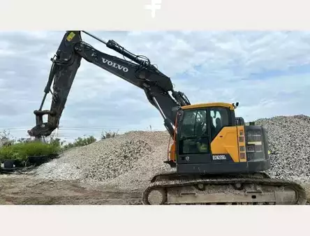 Escavatori cingolati 2019 Volvo ECR235EL (1)