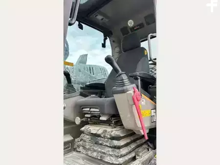 Escavatori cingolati 2019 Volvo ECR235EL (8)
