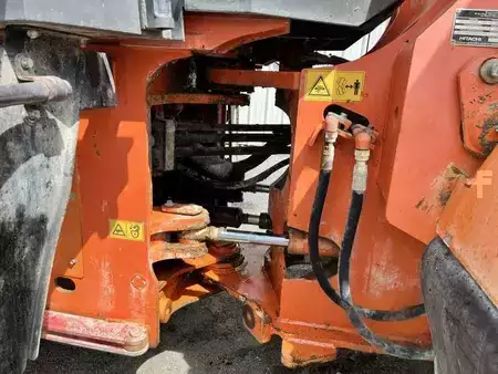 Kerekes rakodó 2008 Hitachi ZW220 (15)