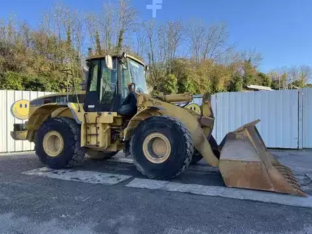 Kolové nakladače 2002 Caterpillar 966G (1)