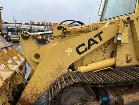 Lánctalpas rakodó 1982 Caterpillar 953 (13)