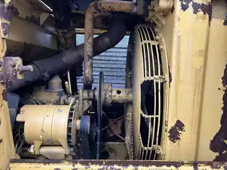 Lánctalpas rakodó 1982 Caterpillar 953 (35)