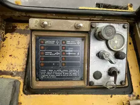 Lánctalpas rakodó 1982 Caterpillar 953 (48)